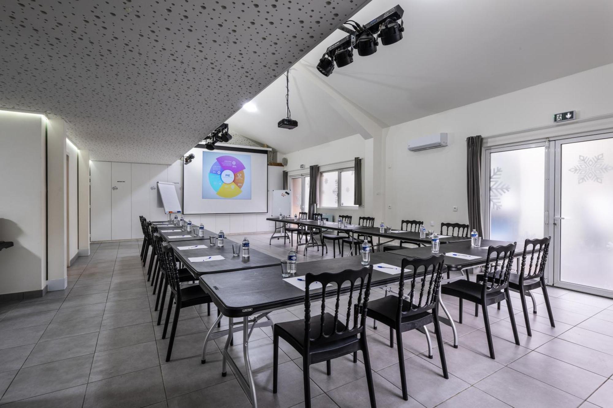 L'Epinette - Gite De Groupe Et Salle De Reception Allevard Eksteriør billede