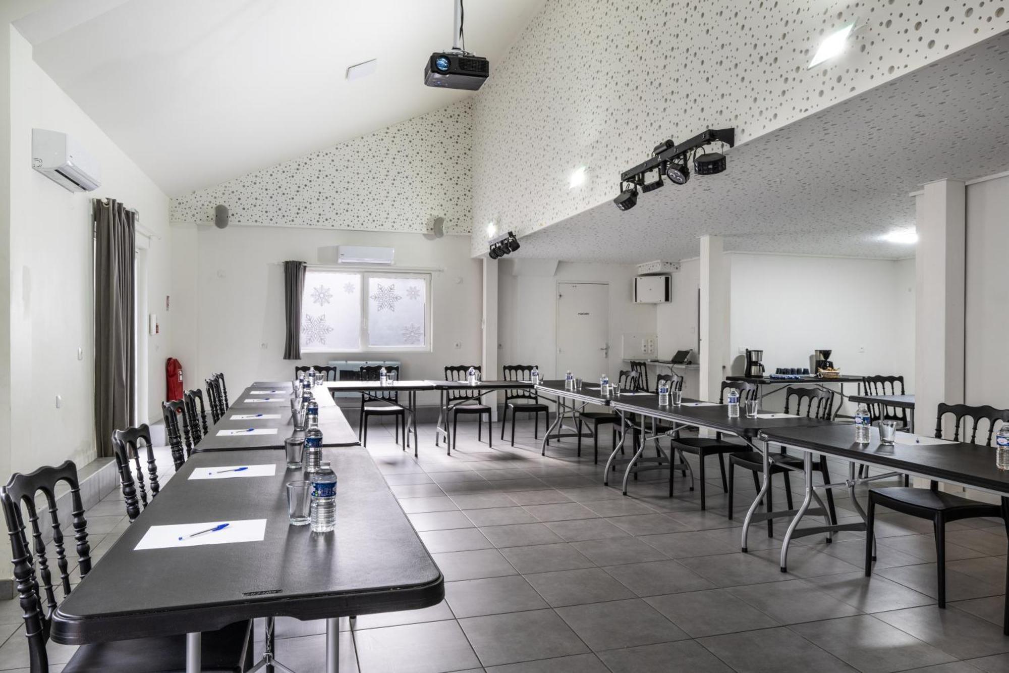 L'Epinette - Gite De Groupe Et Salle De Reception Allevard Eksteriør billede